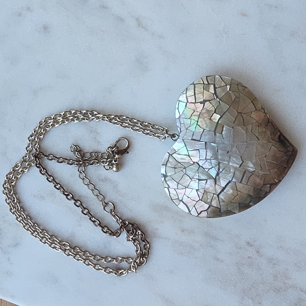Abalone shell mosaic heart pendant necklace. - Picture 3 of 10